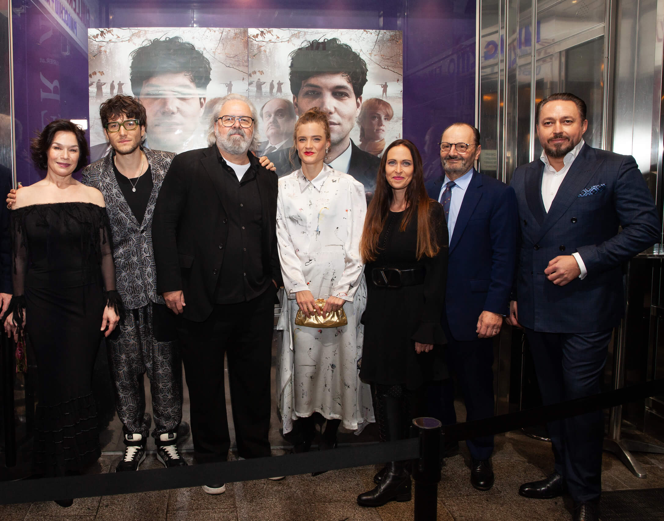 PM Hallmann Filmpremiere Schächten Filmpremiere Schächten (v.l.n.r.): Julia Stemberger, Jeff Wilbusch, Thomas Roth, Miriam Fussenegger, Katharina Ernst, Burkhard Ernst, Klemens Hallmann